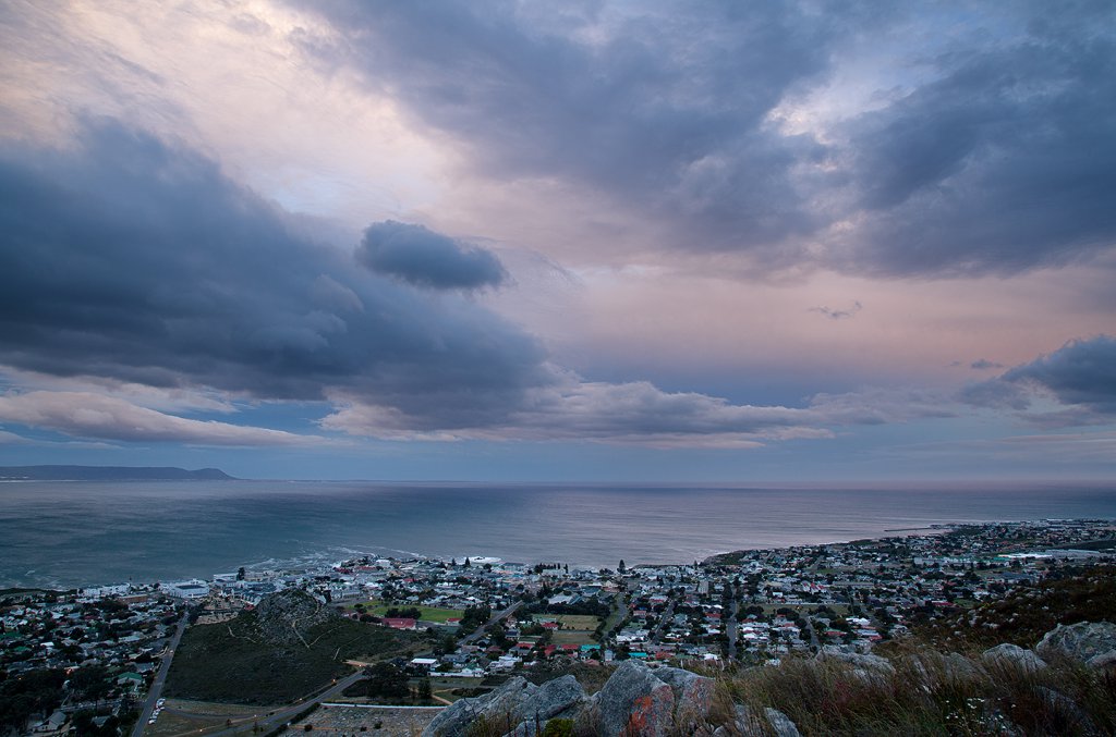 Thea Erasmus - Stormy skies